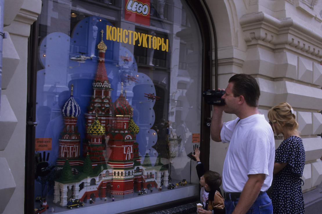 Россия не испытывает значительных проблем с импортом потребительских товаров западных компаний - Reuters