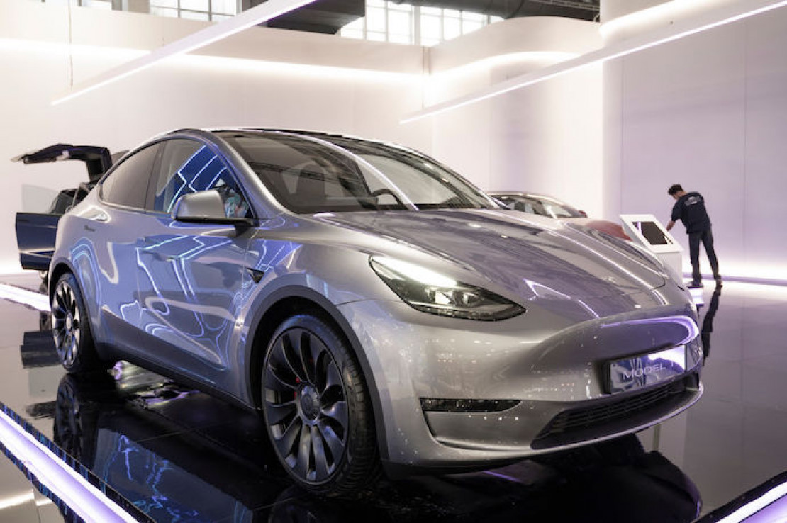 Tesla відкликає 3470 автомобілів Model Y через погано закріплені спинки сидінь