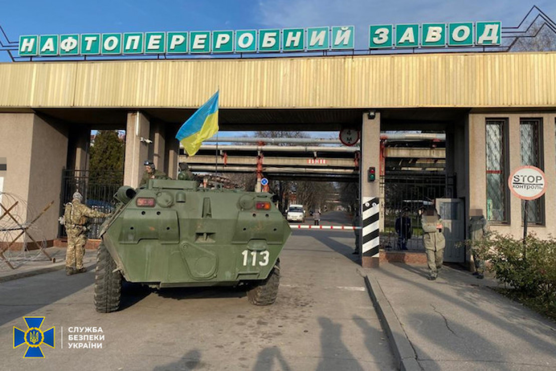 Укрнафта заявляє, що її центральний офіс заблоковано озброєними людьми