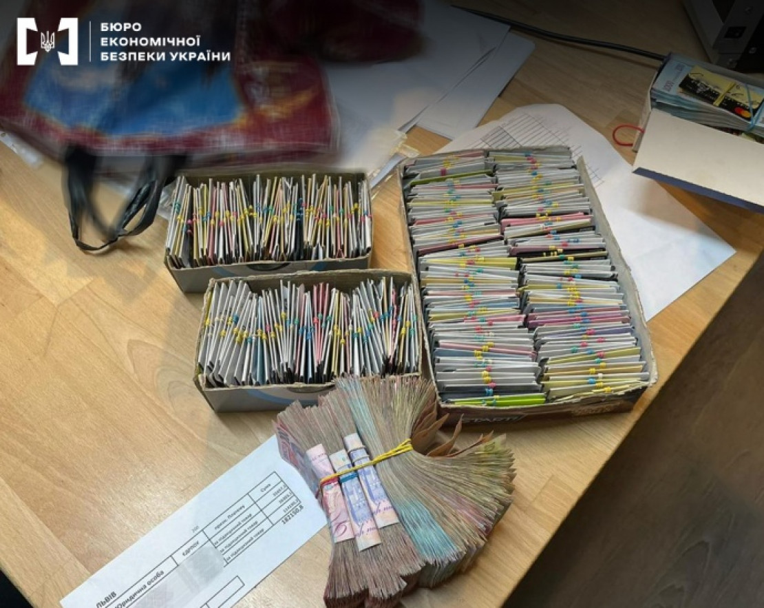 У !FEST розповіли деталі обшуків БЕБ: що вилучило відомство