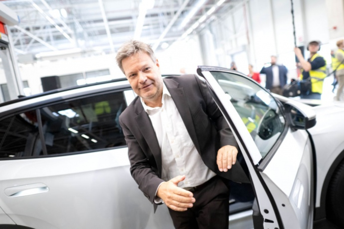 Вице-канцлер ФРГ: Volkswagen должен решить большинство своих проблем самостоятельно